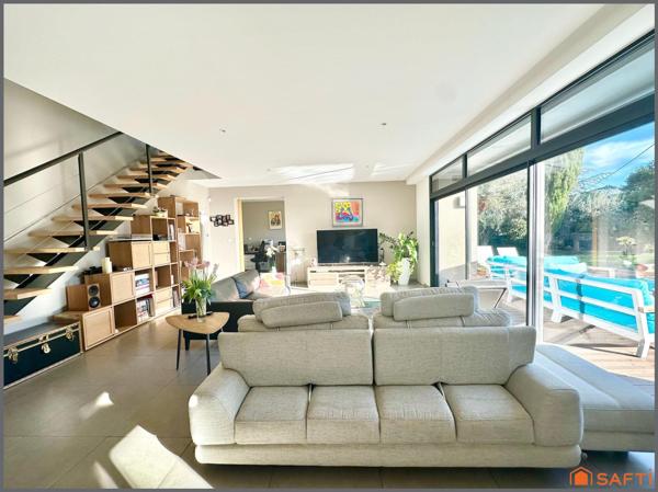 RARE : Maison contemporaine avec piscine et garage