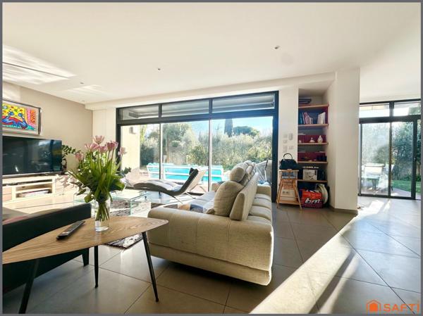 RARE : Maison contemporaine avec piscine et garage