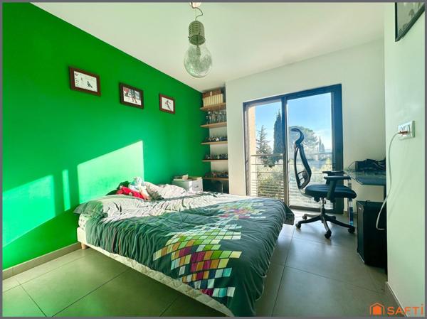 RARE : Maison contemporaine avec piscine et garage