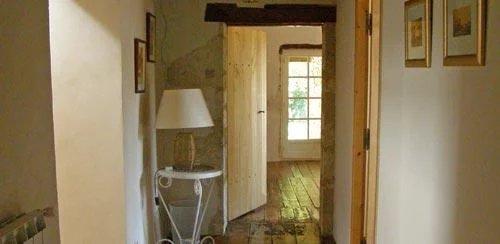 Maison en pierre avec piscine, tennis et terrain