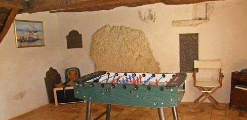 Maison en pierre avec piscine, tennis et terrain