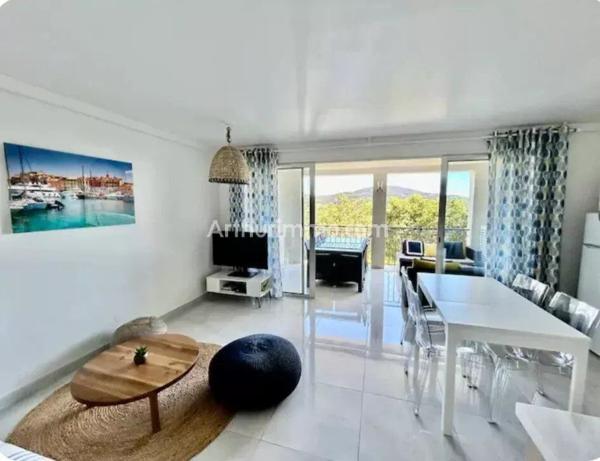 Vente                                                      Appartement
                        
                     3 pièces                      43 m2                     à Grimaud
