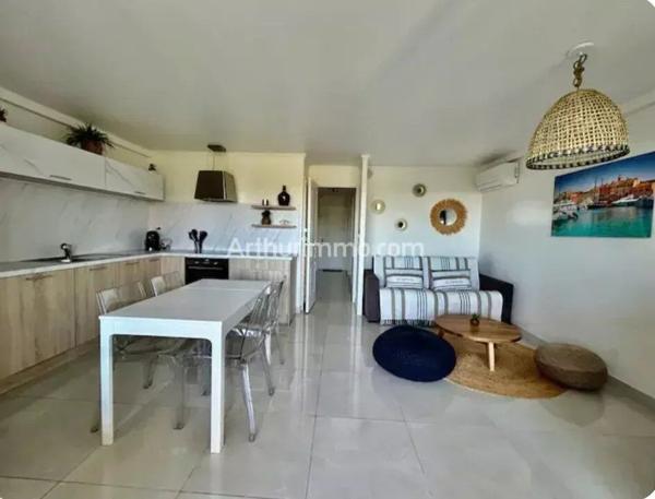 Vente                                                      Appartement
                        
                     3 pièces                      43 m2                     à Grimaud