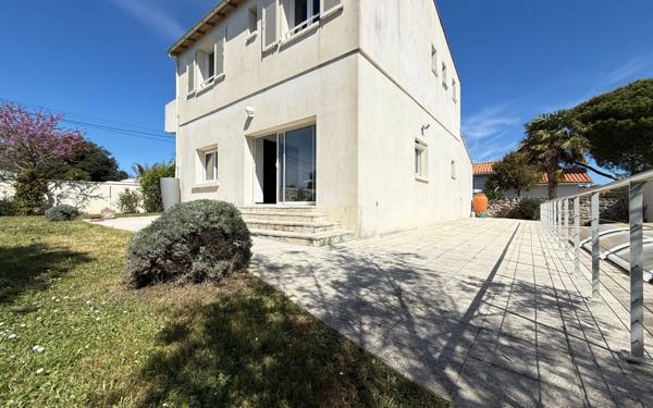 Maison à vendre    6 pièces •  Saint-Palais-sur-Mer