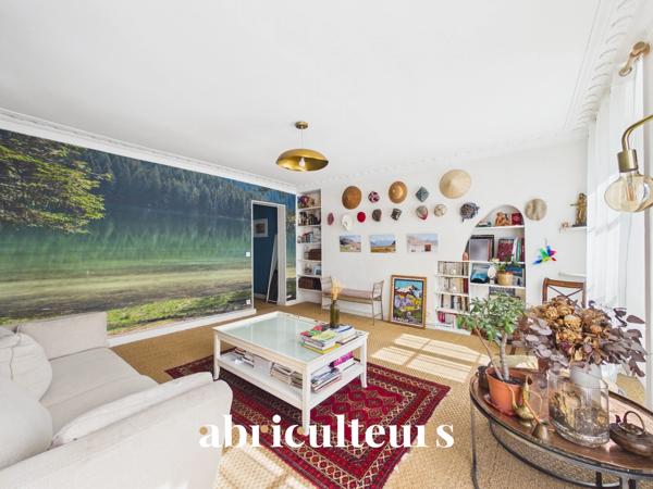 Appartement de Caractère Traversant 3 Pièces Paris 18ème (Limite 17ème)