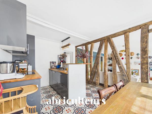 Appartement de Caractère Traversant 3 Pièces Paris 18ème (Limite 17ème)