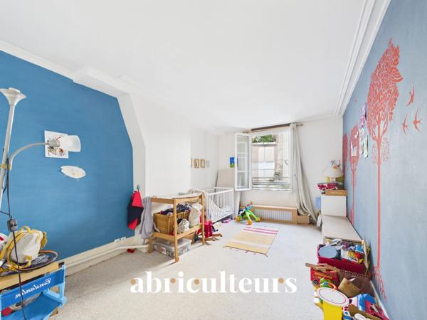 Appartement de Caractère Traversant 3 Pièces Paris 18ème (Limite 17ème)