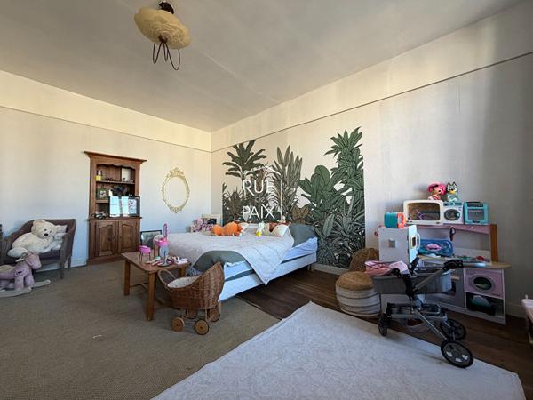 79800 LA MOTHE SAINT HERAY La Mothe Saint Heray - 376 m2