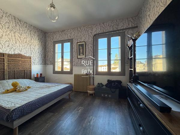 79800 LA MOTHE SAINT HERAY La Mothe Saint Heray - 376 m2
