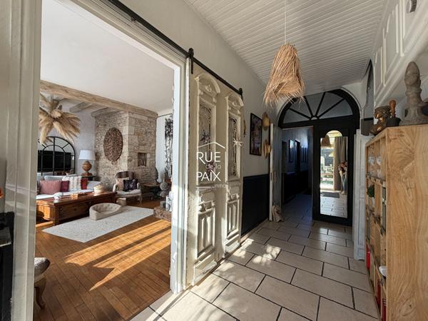 79800 LA MOTHE SAINT HERAY La Mothe Saint Heray - 376 m2