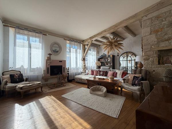 79800 LA MOTHE SAINT HERAY La Mothe Saint Heray - 376 m2