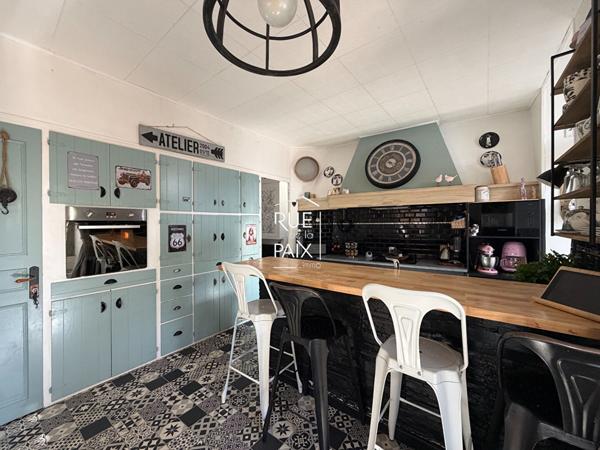 79800 LA MOTHE SAINT HERAY La Mothe Saint Heray - 376 m2