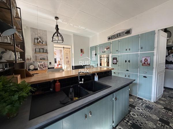 79800 LA MOTHE SAINT HERAY La Mothe Saint Heray - 376 m2