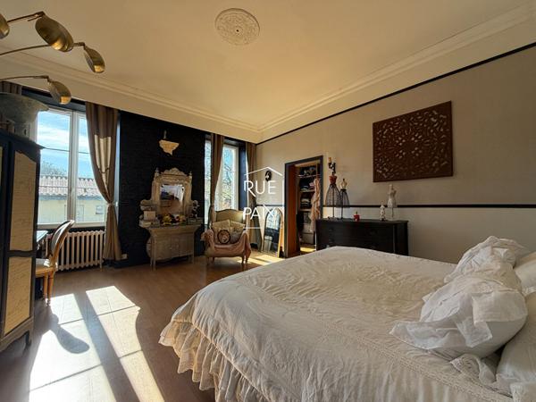 79800 LA MOTHE SAINT HERAY La Mothe Saint Heray - 376 m2