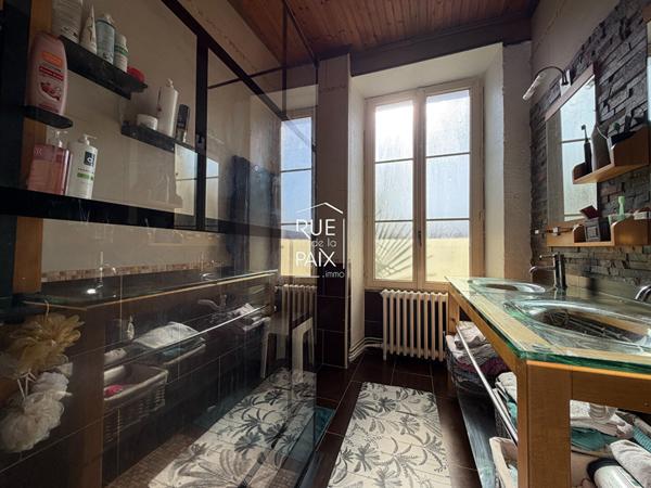 79800 LA MOTHE SAINT HERAY La Mothe Saint Heray - 376 m2