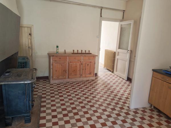 Maison de village spacieuse avec grand jardin et potentiel d’aménagement