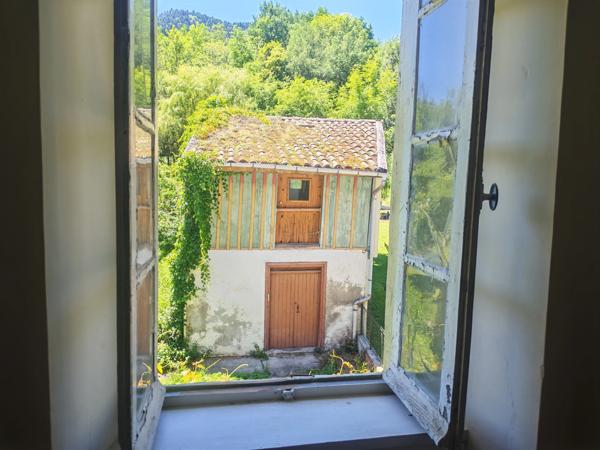 Maison de village spacieuse avec grand jardin et potentiel d’aménagement