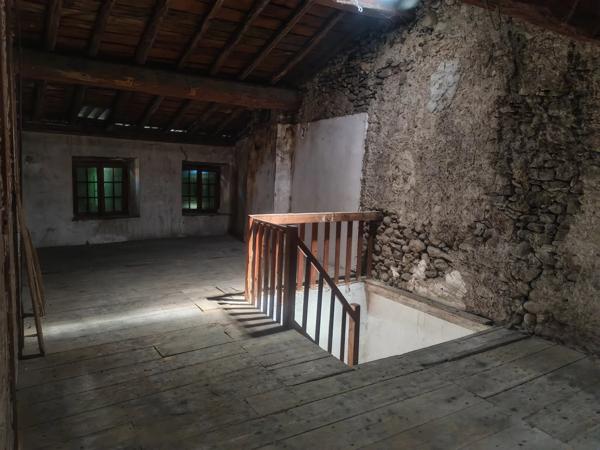 Maison de village spacieuse avec grand jardin et potentiel d’aménagement