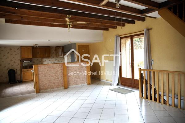 A proximité immédiate de Lorette et de l’axe Lyon Saint-Etienne, située dans un environnement campagnard et verdoyant