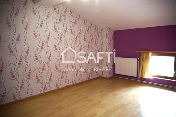 A proximité immédiate de Lorette et de l’axe Lyon Saint-Etienne, située dans un environnement campagnard et verdoyant