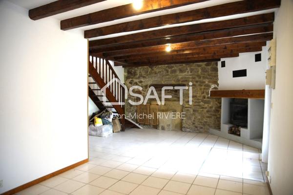 A proximité immédiate de Lorette et de l’axe Lyon Saint-Etienne, située dans un environnement campagnard et verdoyant