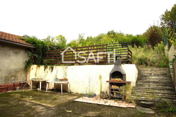 A proximité immédiate de Lorette et de l’axe Lyon Saint-Etienne, située dans un environnement campagnard et verdoyant