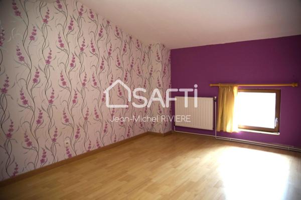 A proximité immédiate de Lorette et de l’axe Lyon Saint-Etienne, située dans un environnement campagnard et verdoyant