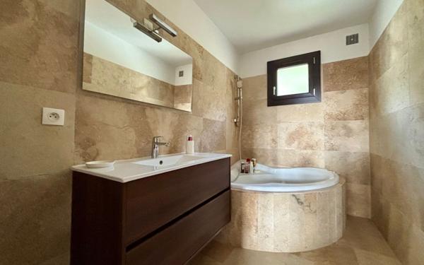 Appartement à vendre    5 pièces • 90 m2 Toulon