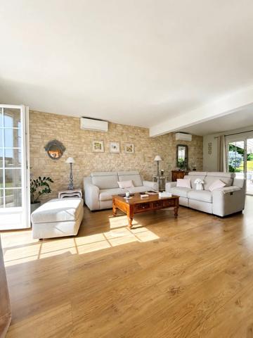 Vente                                                      Maison
                        
                     7 pièces                      130 m2                     à Maincy