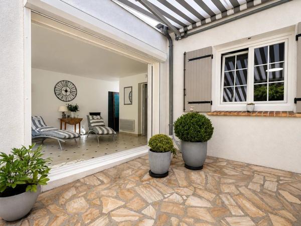 Vente                                                      Maison
                        
                     7 pièces                      130 m2                     à Maincy