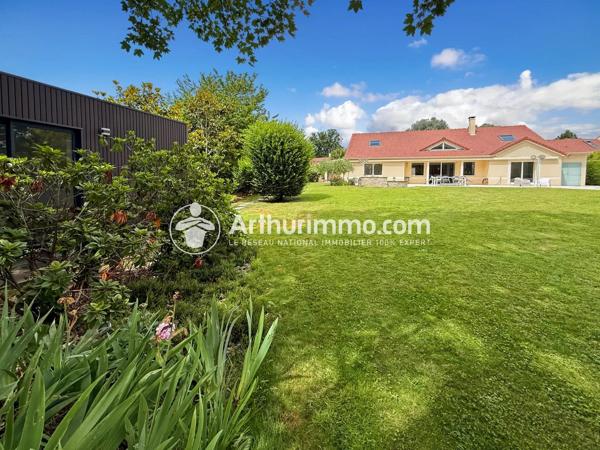 Vente                                                      Maison
                        
                     8 pièces                      260 m2                     à Étiolles