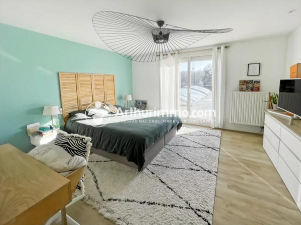 Vente                                                      Maison
                        
                     8 pièces                      260 m2                     à Étiolles
