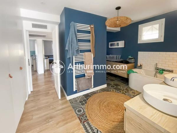 Vente                                                      Maison
                        
                     8 pièces                      260 m2                     à Étiolles