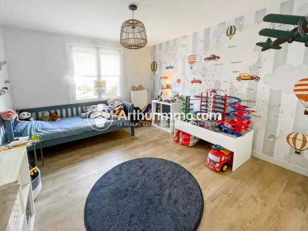Vente                                                      Maison
                        
                     8 pièces                      260 m2                     à Étiolles