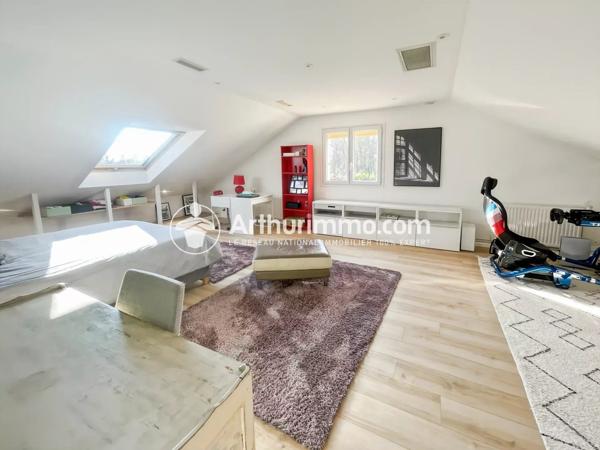 Vente                                                      Maison
                        
                     8 pièces                      260 m2                     à Étiolles
