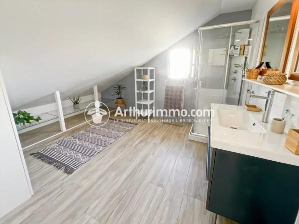Vente                                                      Maison
                        
                     8 pièces                      260 m2                     à Étiolles