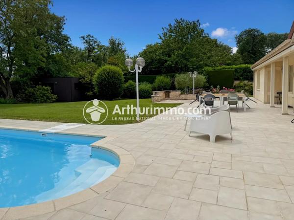 Vente                                                      Maison
                        
                     8 pièces                      260 m2                     à Étiolles