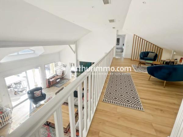 Vente                                                      Maison
                        
                     8 pièces                      260 m2                     à Étiolles