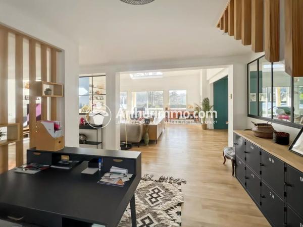 Vente                                                      Maison
                        
                     8 pièces                      260 m2                     à Étiolles