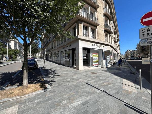 Location Local commercial 2 pièces 445 m² - Commerce Rouen 76000
