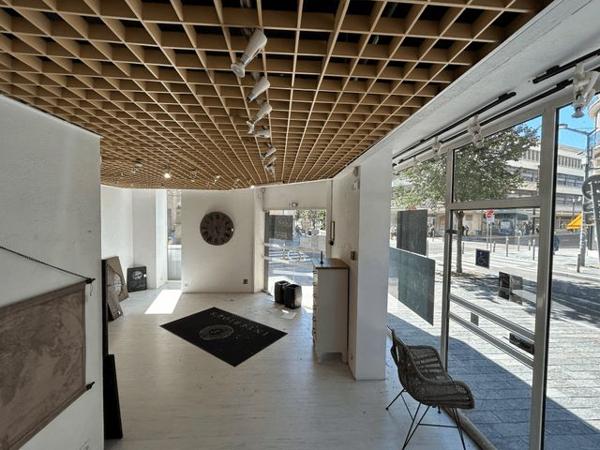 Location Local commercial 2 pièces 445 m² - Commerce Rouen 76000