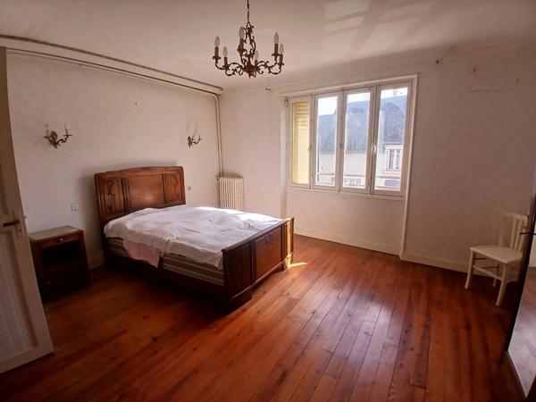 Vente                                                      Maison de village
                        
                     7 pièces                      150 m2                     à Angerville