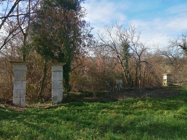 Maison à rénover, 8000 m² de terrain