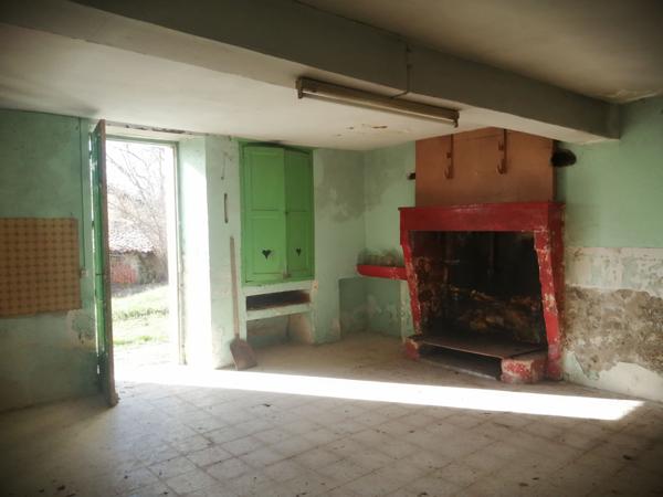 Maison à rénover, 8000 m² de terrain
