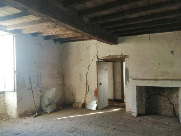Maison à rénover, 8000 m² de terrain