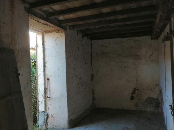 Maison à rénover, 8000 m² de terrain
