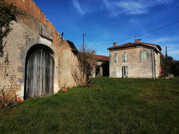 Maison à rénover, 8000 m² de terrain