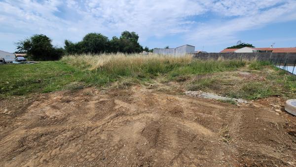 Sainte-Gemme-la-Plaine (85400) Terrain viabilisé au calme au fond d'une impasse