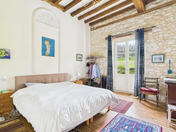 Maison en pierre magnifiquement rénovée près d'un village