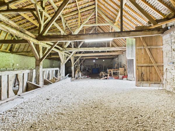 Maison en pierre magnifiquement rénovée près d'un village